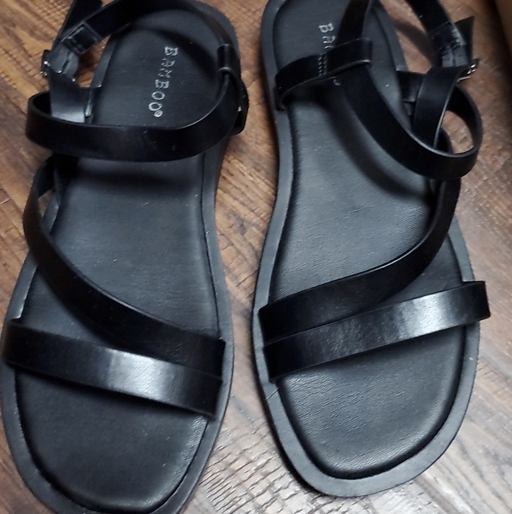 Black sandals size 9